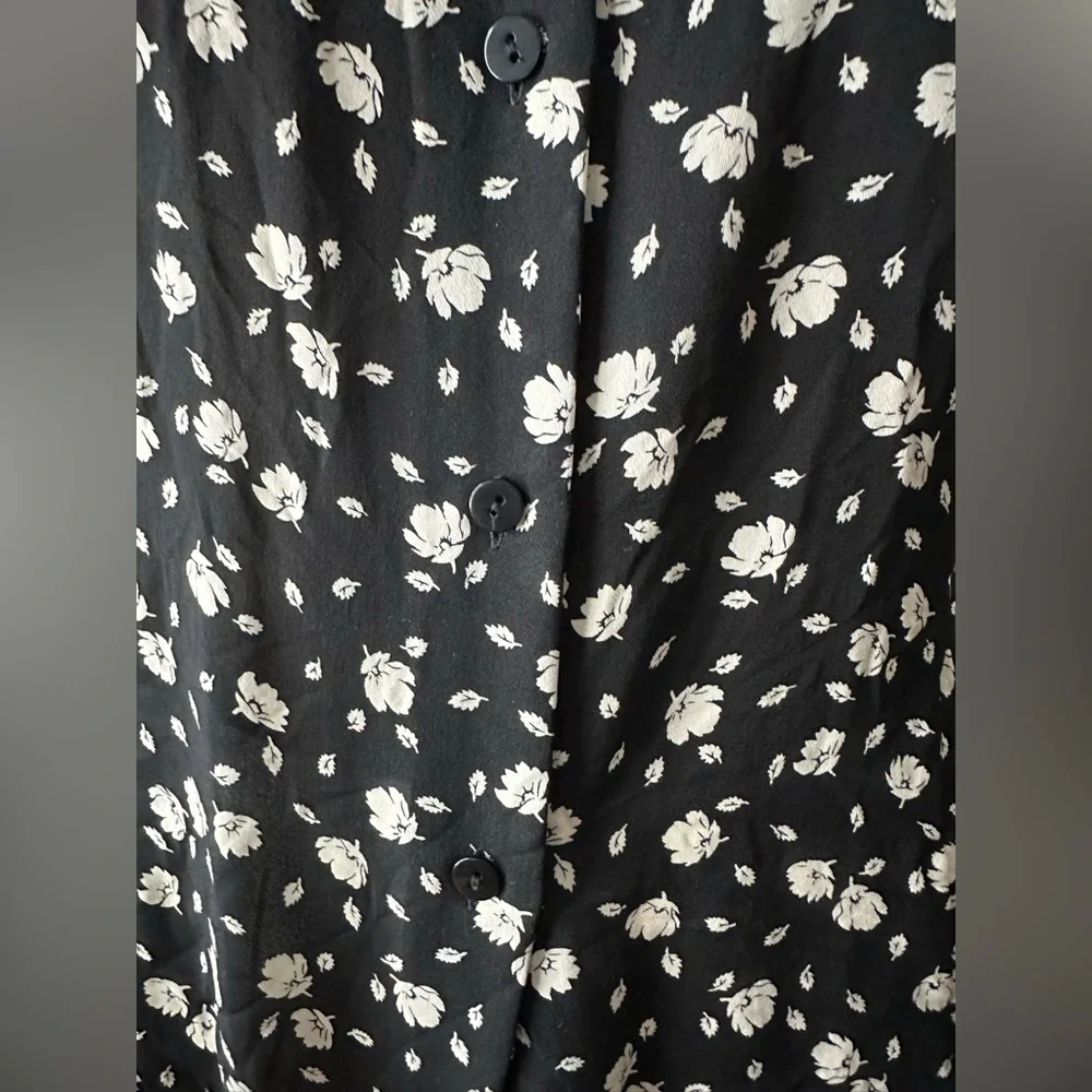 Ann Taylor Black and White Floral silk blouse - Picture 11 of 13